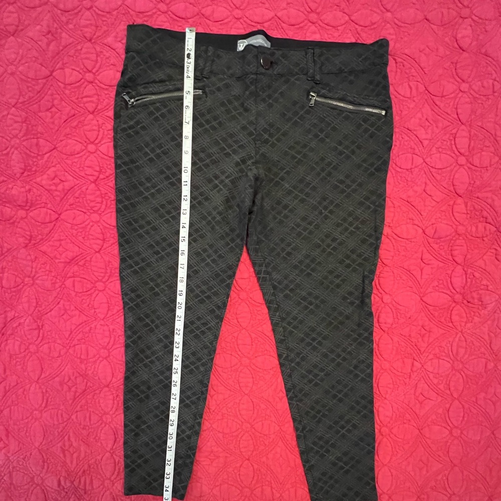 Wit & Wisdom Woman’s Black Patterned Knit Pants